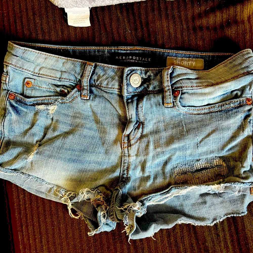 Blue Jean shorts AéRopostale they’re too short I have long legs